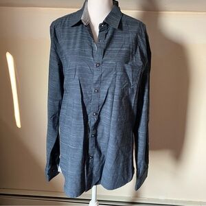 Men’s Across The Pond Signature Line Blue Button Down Shirt size Medium